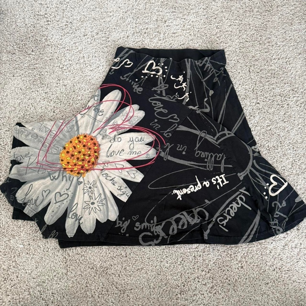 Alt Grunge Artsy Desigual Daisy Graphic Skirt Y2K Black Mid‑Rise M